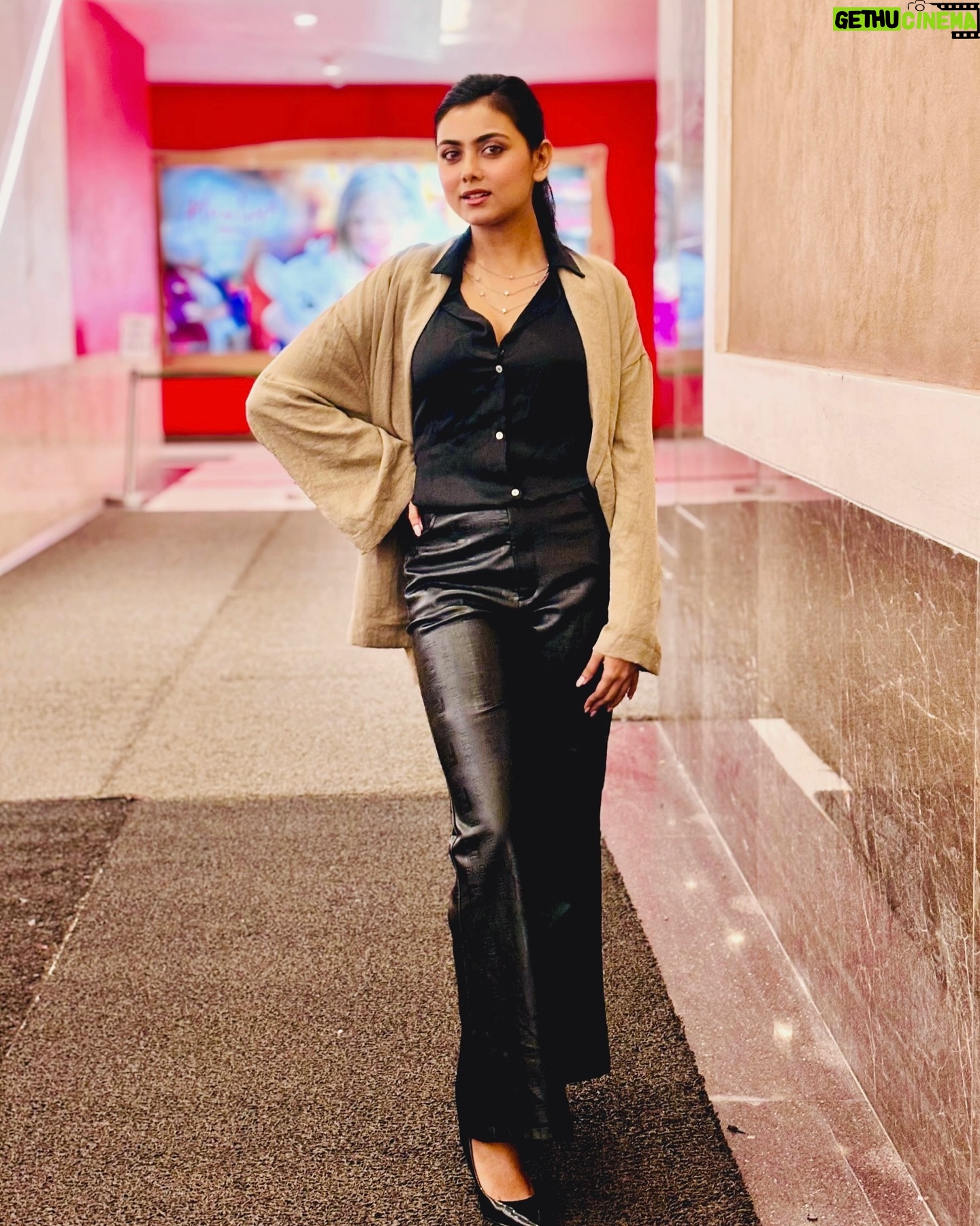 Idhika Paul - 7.9K Likes - Escape the Ordinary…
#pictureoftheday #pictureperfect #picturebooks #candidphotography #pose #picoftheday #instapictureoftheday #instapicture #instafashion
#idhika_paul_official