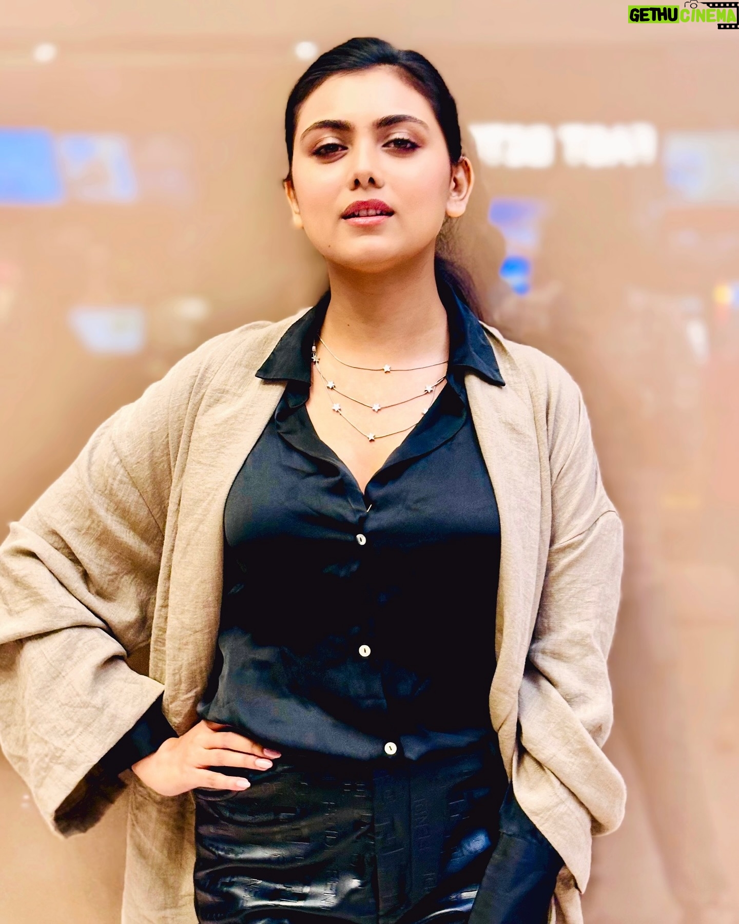 Idhika Paul - 7.9K Likes - Escape the Ordinary…
#pictureoftheday #pictureperfect #picturebooks #candidphotography #pose #picoftheday #instapictureoftheday #instapicture #instafashion
#idhika_paul_official