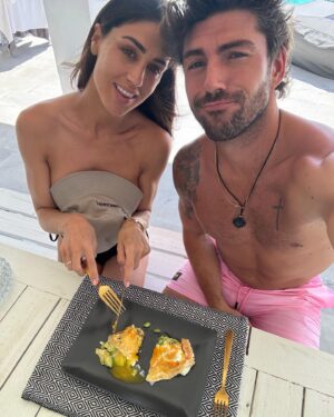 Ignazio Moser Instagram - Colazione per due 🍳🥑

@chechurodriguez_real