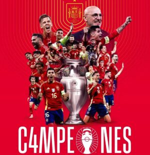 Iker Casillas Instagram - Enhorabuena!!! CAMPEONES DE EUROPA!!! Olé @sefutbol !!! 🏆🏆🏆🏆🇪🇸