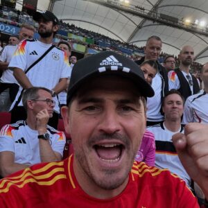 Iker Casillas Instagram - Let’s gooooooo Spain!!! 🇪🇸💪🏼