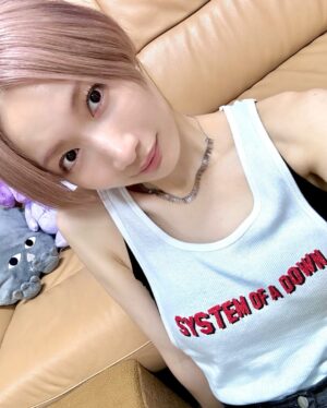 Ikumi Nakajima Instagram - My fav tank top💫 @systemofadown