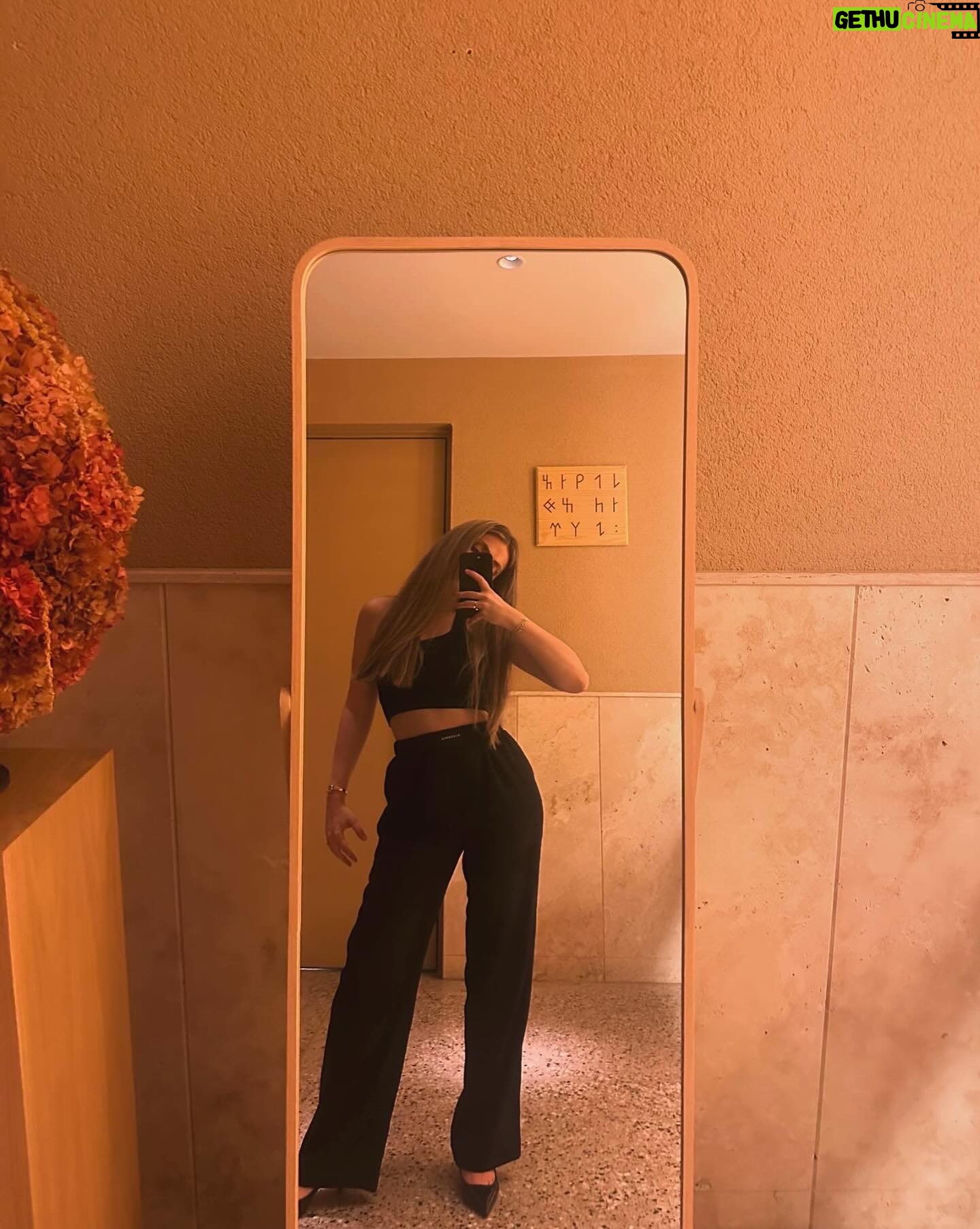 İlay Erkök - 21.5K Likes - Her şeeeey MÜKEMMEL ÖTESİYDİ 😍♥️ özel bir güne böyle bir büyülenme yaşanırdı zaten 🥰
• BÜ-YÜ-LEN-DİK yine yeniden 🥹💖