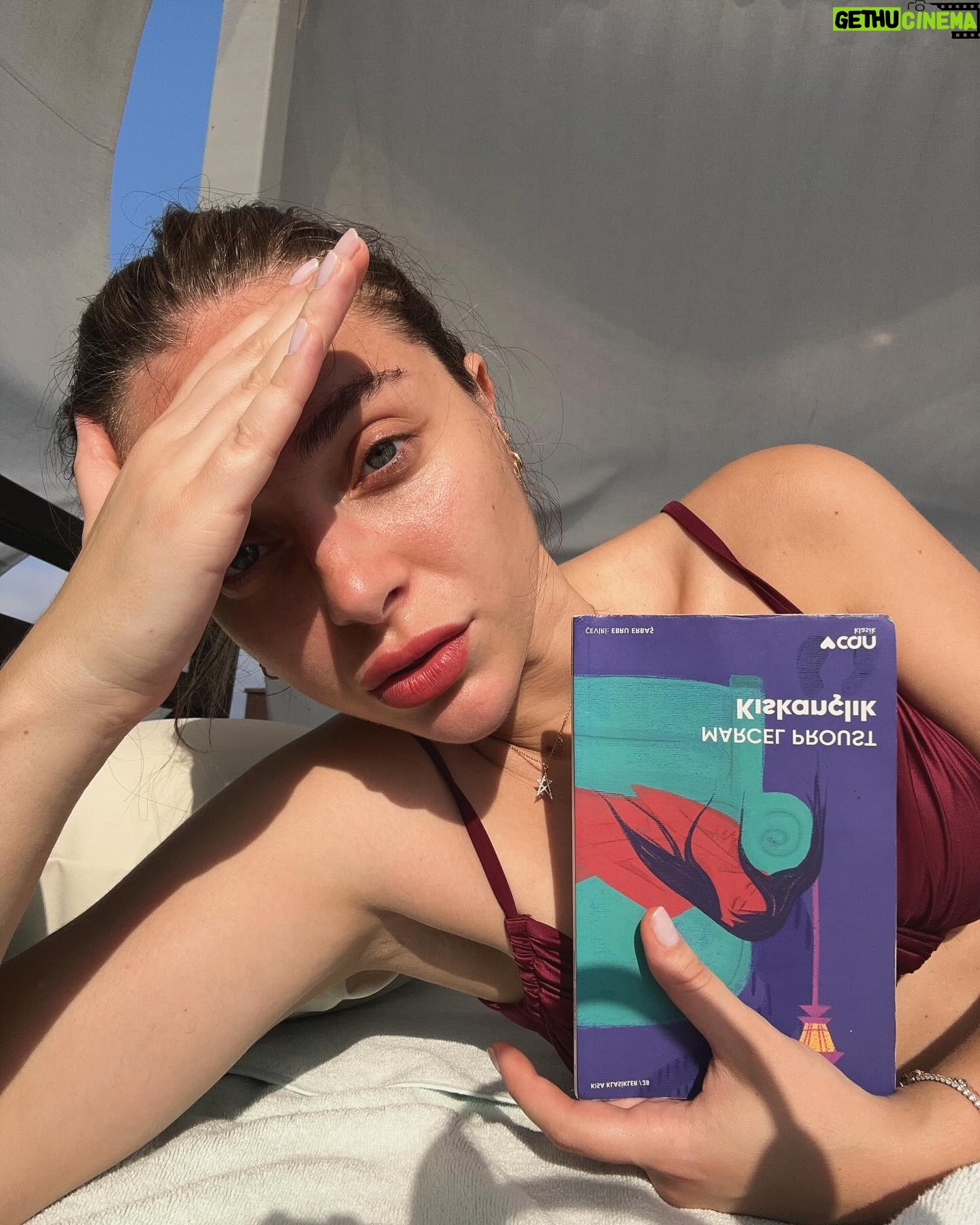 İlay Erkök - 26.7K Likes - to be like to be or not to be 🫠