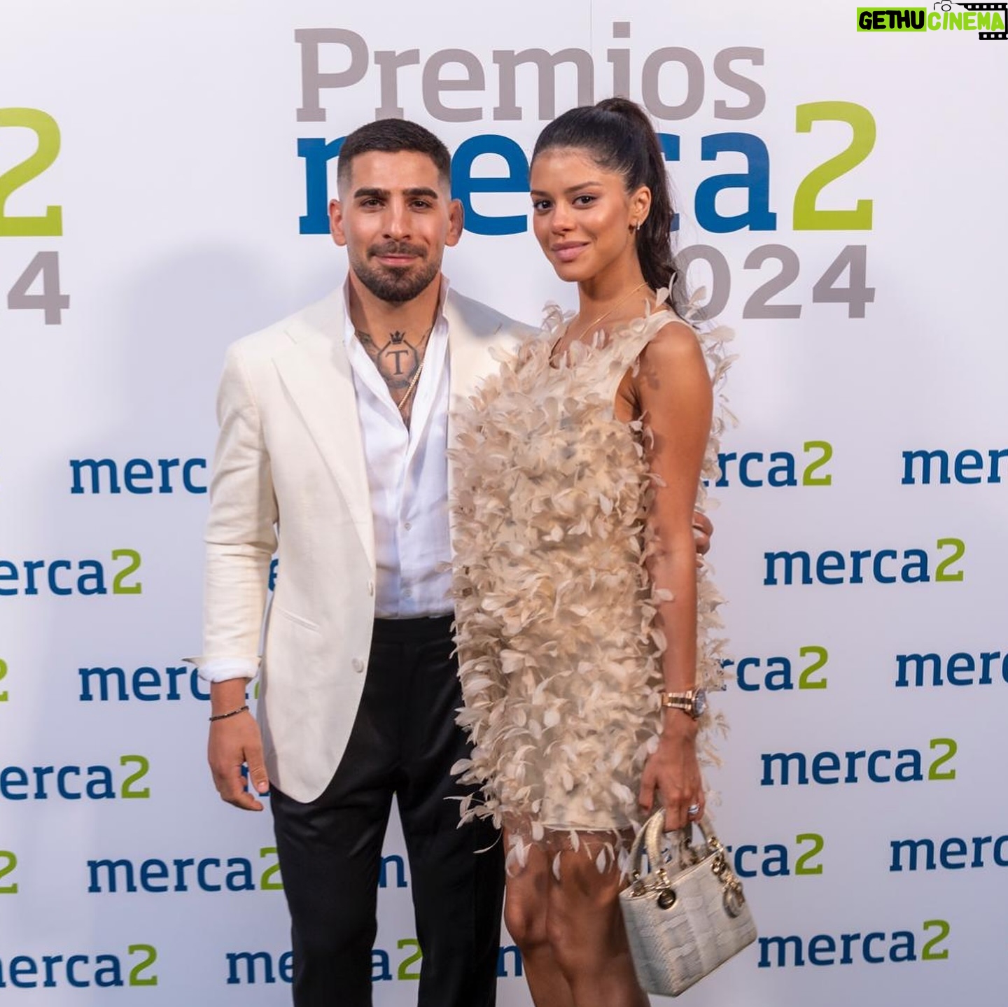 Ilia Topuria - 243.4K Likes - Disfrutando otro día especial con mi princesa 🌤️