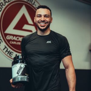Ilias Bulaid Instagram - 16 maart maakt Ilias Bulaid zijn terugkeer in MMA na een blessure want zijn ACL en MCL waren gescheurd. Deze warrior duikt de octagon in tijdens het Fight 2 One event op Tenerife, Spanje. Hij neemt het op tegen de Georgische vechter Saba Sozashvili. Zijn laatste gevecht was op 23 mei 2023 waarbij hij niemand minder dan de Egyptische Omar Khaled Fayoumi had verslagen. 

Ga jij 16 maart kijken naar Ilias?
__
#xxlnutrition #wearexxl #Xone #Xoneperformance #mma
@xoneperformace @xxlnutrition