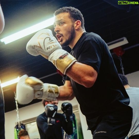 Ilias Bulaid - 542 Likes - We nemen jullie mee in een training van voormalig wereldkampioen kickboksen en MMA vechter, Ilias Bulaid. Op jonge leeftijd merkte Ilias al dat hij uitzonderlijk goed was. Als hij nu in de octagon stapt, is winnen het enige wat telt.
—
@xoneperformance @officialbulaid
#xone #xoneperformance