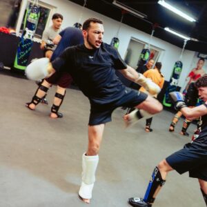 Ilias Bulaid Instagram - @xoneperformance vecht samen met meervoudig kickbokswereldkampioen en ongeslagen MMA-vechter Ilias om samen het meeste uit zijn carrière te halen. Ilias streeft naar het halen van zijn ultieme sportprestaties. Na zijn succesvolle kickbokscarrière, met meerdere wereldtitels, heeft hij de overstap naar MMA gemaakt. Met zijn ongeslagen record in MMA is het een kwestie van tijd voordat we hem in de UFC zien.

Met de XONE-producten, zoals Regenerate, Aminofusion en de verschillende vitamines en mineralen, haalt Ilias het maximale uit zijn prestaties en trainingen. Zo kan hij zich volledig focussen op maar één doel: Winnen! Met het NZVT-label en de hoogste kwaliteit supplementen ondersteunen we topsporters en iedereen die zijn of haar sport serieus neemt!
—
@xoneperformance @officialbulaid #xone #xoneperformance