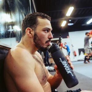 Ilias Bulaid Instagram - @xoneperformance vecht samen met meervoudig kickbokswereldkampioen en ongeslagen MMA-vechter Ilias om samen het meeste uit zijn carrière te halen. Ilias streeft naar het halen van zijn ultieme sportprestaties. Na zijn succesvolle kickbokscarrière, met meerdere wereldtitels, heeft hij de overstap naar MMA gemaakt. Met zijn ongeslagen record in MMA is het een kwestie van tijd voordat we hem in de UFC zien.

Met de XONE-producten, zoals Regenerate, Aminofusion en de verschillende vitamines en mineralen, haalt Ilias het maximale uit zijn prestaties en trainingen. Zo kan hij zich volledig focussen op maar één doel: Winnen! Met het NZVT-label en de hoogste kwaliteit supplementen ondersteunen we topsporters en iedereen die zijn of haar sport serieus neemt!
—
@xoneperformance @officialbulaid #xone #xoneperformance