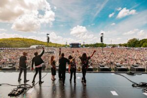 Ilse DeLange Instagram - @pinkpopfest! Wat was het moooooooi! Dank voor al die blije gezichten! Ik heb genoten! 💕 

📷 @nathanreinds