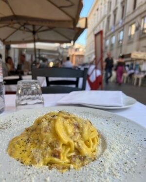 Ilya Lutsak Instagram - ROMA-VATICAN-FLORENCE-PISA-BOLOGNA-CINQUE TERRE-VENICE-RIMINI-SAN MARINO-ROMA. 

Я прошел этот трип по Италии и желаю всем мужчинам пройти его, и если я ношу поясную сумку, это не значит, что я женщина или балерина!

Если серьезно, уже зная, что из путешествий мы возвращаемся другими, я просто любопытно смотрел вперед - каким же я вернусь после этого!? 
Чтобы долго не отвечать, я просто поделюсь лайфхаком - ЖИВИТЕ, КАЙФУЙТЕ, ИСПОЛНЯЙТЕ СВОИ ЖЕЛАНИЯ, если кто-то скажет, что это нереально или не время быть счастливым - посылайте в жопу. 
1.ВЫ 2.ДОЛЖНЫ 3.СЕБЕ 4.БЫТЬ 5.СЧАСТЛИВЫМИ. 

Причем как оказалось, на моем примере, Италия вообще не проблема ни по времени, ни финансово, все решил за два дня, взял билеты, съездил, все ок. 
И мы же так можем всегда? НО НЕТ, давай ПОДУМАЕМ, всё ВЗВЕСИМ, ПОСЧИТАЕМ, ПОСМОТРИМ погоду, СОБЕРЕМ 345 чемоданов, СПРОСИМ у Маши и Васи, у Юры и Насти, ПОЧИТАЕМ блоги, ПЕРЕСМОТРИМ «Орел и решка» - ХУЯК, отпуск прошел лежа на диване. ХУЯК - жизнь прошла, умер, так ничего и не сделал, из того что хотел и о чем мечтал. 
ПРОСТО БЕРИ И ДЕЛАЙ. Никогда не будет лучшего времени. ❤️
(Не говорите мне про деньги, недостаток времени, маленьких детей, и т.д, наша Мамочка путешествовала с нами, когда мы были нищими, она находила ВОЗМОЖНОСТЬ❤️)

P.S Италия вернула вам Илью философа!) 

По традиции первые пять человек ответивших правильно на вопрос получат подарки из Италии / Сан-Марино . 
Вопрос : сколько тысяч шагов я прошел за эти восемь бешеных дней?
Пять первых ближайших цифр - пять подарков.

P.P.S - Искренне желаю тебе, находить силы, энергию и деньги на то, что ты любишь (а бабки точно приходят к тем, кто умеет восстанавливаться). 
Обнимаю ! Будьте счастливы! ИЛИ ЗАЧЕМ тогда ВЫ ЗДЕСЬ?❤️🙏🏻

P.P.P.S - спасибо моей Катюне, за то, что она на мою поездку отреагировала не - ПИЗДЕЦ, ПОЧЕМУ БЕЗ МЕНЯ?, а - любимый, ЕДЬ и КАЙФУЙ. Это самое ценное. Благодарю 🙏🏻 

#italy #italytravel #будьтесчастливы #лучшийденьсегодня #благодарю #мыслитель #italy_vacations #всевактуальном