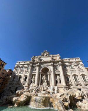 Ilya Lutsak Instagram - ROMA-VATICAN-FLORENCE-PISA-BOLOGNA-CINQUE TERRE-VENICE-RIMINI-SAN MARINO-ROMA. 

Я прошел этот трип по Италии и желаю всем мужчинам пройти его, и если я ношу поясную сумку, это не значит, что я женщина или балерина!

Если серьезно, уже зная, что из путешествий мы возвращаемся другими, я просто любопытно смотрел вперед - каким же я вернусь после этого!? 
Чтобы долго не отвечать, я просто поделюсь лайфхаком - ЖИВИТЕ, КАЙФУЙТЕ, ИСПОЛНЯЙТЕ СВОИ ЖЕЛАНИЯ, если кто-то скажет, что это нереально или не время быть счастливым - посылайте в жопу. 
1.ВЫ 2.ДОЛЖНЫ 3.СЕБЕ 4.БЫТЬ 5.СЧАСТЛИВЫМИ. 

Причем как оказалось, на моем примере, Италия вообще не проблема ни по времени, ни финансово, все решил за два дня, взял билеты, съездил, все ок. 
И мы же так можем всегда? НО НЕТ, давай ПОДУМАЕМ, всё ВЗВЕСИМ, ПОСЧИТАЕМ, ПОСМОТРИМ погоду, СОБЕРЕМ 345 чемоданов, СПРОСИМ у Маши и Васи, у Юры и Насти, ПОЧИТАЕМ блоги, ПЕРЕСМОТРИМ «Орел и решка» - ХУЯК, отпуск прошел лежа на диване. ХУЯК - жизнь прошла, умер, так ничего и не сделал, из того что хотел и о чем мечтал. 
ПРОСТО БЕРИ И ДЕЛАЙ. Никогда не будет лучшего времени. ❤️
(Не говорите мне про деньги, недостаток времени, маленьких детей, и т.д, наша Мамочка путешествовала с нами, когда мы были нищими, она находила ВОЗМОЖНОСТЬ❤️)

P.S Италия вернула вам Илью философа!) 

По традиции первые пять человек ответивших правильно на вопрос получат подарки из Италии / Сан-Марино . 
Вопрос : сколько тысяч шагов я прошел за эти восемь бешеных дней?
Пять первых ближайших цифр - пять подарков.

P.P.S - Искренне желаю тебе, находить силы, энергию и деньги на то, что ты любишь (а бабки точно приходят к тем, кто умеет восстанавливаться). 
Обнимаю ! Будьте счастливы! ИЛИ ЗАЧЕМ тогда ВЫ ЗДЕСЬ?❤️🙏🏻

P.P.P.S - спасибо моей Катюне, за то, что она на мою поездку отреагировала не - ПИЗДЕЦ, ПОЧЕМУ БЕЗ МЕНЯ?, а - любимый, ЕДЬ и КАЙФУЙ. Это самое ценное. Благодарю 🙏🏻 

#italy #italytravel #будьтесчастливы #лучшийденьсегодня #благодарю #мыслитель #italy_vacations #всевактуальном