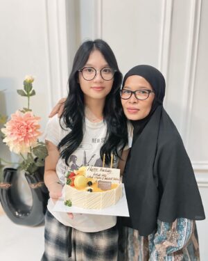 Imel Putri Cahyati Instagram - Cintanya mammy udah 13 tahun #masyallahtabarakallah 🥰❤️