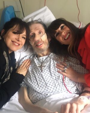 Imelda May Instagram - My darling friends Shane and Victoria
So happy to see you both today!!!
Lovely to hang out always. 
(and yes he’s a great kisser 😉)
@shanemacgowanofficial @victoriamaryclarke