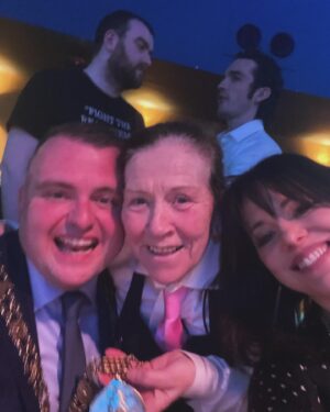 Imelda May Instagram - Last week we gathered in the round to celebrate our friend @glenhansard and other equally extraordinary people 
who contribute their time, energy, talents, care and love for the better of our Dublin community.
Thanks to @lordmayorofdublin @daithideroiste 
for hosting us 
both formally and so warmly 
for #lordmayorawards2024 
in The Mansion House. 
Great to meet old and new friends 
to celebrate kindness.
Glen has worked tirelessly for @simoncommunity and it was really lovely to see his dedication acknowledged.
With  friends including @doran__lads singing @liamomaonlai @mundy_music @sjswords @markwilliamlogan @bowass04 @jamieh_official 
we connected our energies, 
the spirit rose then landed in each of us , 
we sang and gave thanks.
I’m so grateful to have witnessed. 
Congratulations @glenhansard and all recipients ❤️