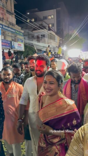 Inaya Sultana Instagram - Inaya Sultan With Her Boy Friend At Chittaboina Sandeep Yadav Arjun Yadav Palaram Bandi 2024 
.
.
.
.
.
.
#bonalu2024 #hyderabadmasti #inayansultan #viral #trending #sandeepyadavarjunyadav #palarambandi
#girlsteenmaardance #ameerpetbonalu #explore