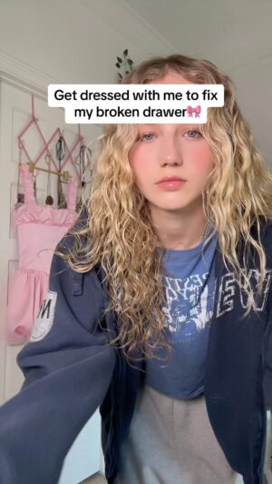 Indi Star Instagram - Get dressed with me to fix my broken drawer🎀🤭 #outfit