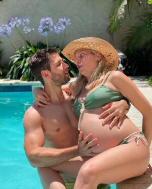 Inés Palombo Instagram - Feliz cumple amor mío 

Tal vez muchos no conocen nuestra historia de amor, pero los dos llegamos a la vida del otro cuando por diferentes situaciones estábamos rotos del corazón y no solo pudimos curar esas heridas, si no que me animo a decir que volvimos a nacer como personas. Puede sonar un poco fuerte o exagerado, pero muchas veces la vida nos pone obstáculos o trabas que posta con el tiempo te das cuenta que tenían un sentido, que algo tenías que aprender o que a lo lejos algo mucho mejor te estaba esperando. 
Por esto, por todo lo que me enseñás, por el papá que sos, amante, amigo, socio, compañero y más, te amo y te deseo con todo mi ❤️ que seas plenamente feliz. Te merecés todo @nico.ugarte 

#cumpleaños #cumple #amor #relacion #pareja #familia