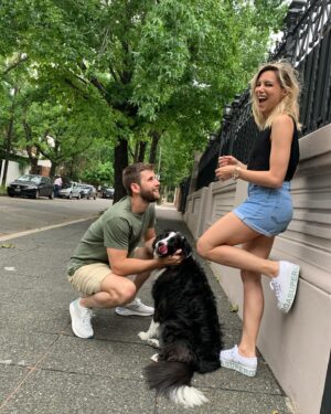 Inés Palombo Instagram - Feliz cumple amor mío 

Tal vez muchos no conocen nuestra historia de amor, pero los dos llegamos a la vida del otro cuando por diferentes situaciones estábamos rotos del corazón y no solo pudimos curar esas heridas, si no que me animo a decir que volvimos a nacer como personas. Puede sonar un poco fuerte o exagerado, pero muchas veces la vida nos pone obstáculos o trabas que posta con el tiempo te das cuenta que tenían un sentido, que algo tenías que aprender o que a lo lejos algo mucho mejor te estaba esperando. 
Por esto, por todo lo que me enseñás, por el papá que sos, amante, amigo, socio, compañero y más, te amo y te deseo con todo mi ❤️ que seas plenamente feliz. Te merecés todo @nico.ugarte 

#cumpleaños #cumple #amor #relacion #pareja #familia