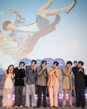 Ingkarat Damrongsakkul Instagram - ลงช้าหน่อย ซอรี่น้าาาาาาาา แต่คือเป็นวันที่มีความสุขมากๆๆๆๆๆ ขอบคุณทุกคนนะครับ✨🥶

#ISawYouInMyDreamPremiere
#ISawYouInMyDream #เธอฉันฝันเรา
#WeTVth #WeTVOriginal
#DeeHupHouse 
#HeadlinerTHArtist