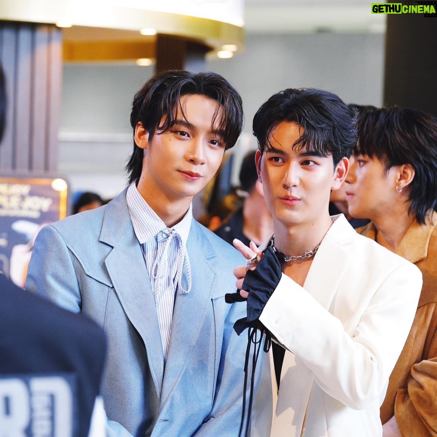 Ingkarat Damrongsakkul - 1.4K Likes - ขอย้อนรูปไปงานวันเกิด wetv นิดนึงนะคั้บ😖
วันนี้อีพีแรกมาแล้วนะครับ เพลงก็ปล่อยแล้ว อยากจะฝากเนื้อฝากตัวอีกทีนึงนะครับบบ
#ISawYouInMyDream #เธอฉันฝันเรา
#WeTVth #WeTVOriginal
#DeeHupHouse
#HeadlinerTHArtist