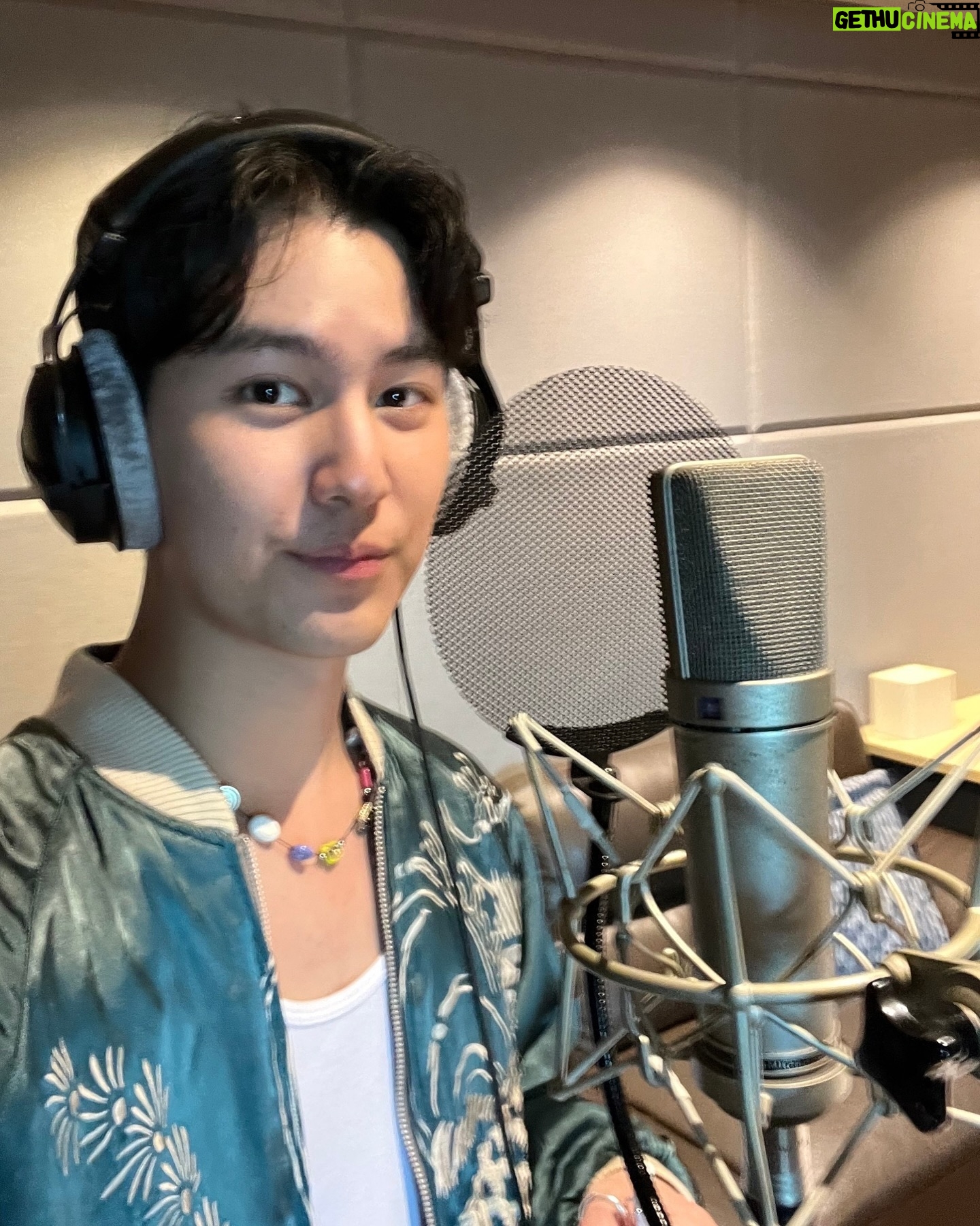 Ingkarat Damrongsakkul - 1.4K Likes - ย้อนไปวันอัดเพลง “เธอ ฉัน ฝัน เรา “ ตอนนี้สามารถไปรับชมรับฟังได้แล้วน้า เอมวีออกแล้ว ไม่เคยคิดว่าจะได้มีเพลงกับเค้าบ้าง รู้สึกดีใจมากกก ถ้ามีเพลงหน้าอีกสัญญาจะร้องเพลงให้ดีขึ้นๆไปอีกนะคั้บ ขอบคุณทุกคนที่มีส่วนเกี่ยวข้องทำให้เพลงออกมานะคั้บ🫶🏻😖 ถ้าเสริชชื่อเพลงไม่เจอ เสริชชื่อริว อิงครัต ryu ingkarat ได้นะ นี่!!!!555555555555
#ISawYouInMyDream #เธอฉันฝันเรา #WeTVth #WeTVOriginal
