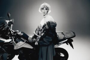 Ingrid García Jonsson Instagram - Mi moto alpina derrapante. Fotos chulísimas para @instylespain con @louisvuitton hablando de todo un poco
Team: @dannielrojas @pilucavalverde @raquelalvarezdiaz_ @chus.salido @javierblancofoto
@francescarinciari 
@viewmanagement @luciadelriomanagement