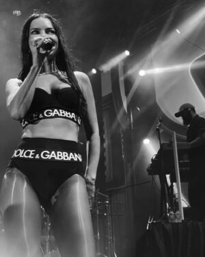 Inna Instagram - Ohhhhhh! You know the deal is real when she puts her heels on! 😎
