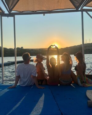 İpek Bağrıaçık Instagram - Go big or go home.. 😉😬👌🏼🏄🏼‍♀️
