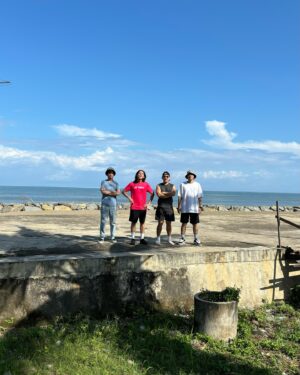 Iqbaal Ramadhan Instagram - 🏃🏻‍♂️🌅🌊📍Padang

Bentar lagi bikin @baale Sports Club karena kunci sehat adalah key health (jyakh,,) 👍🔑