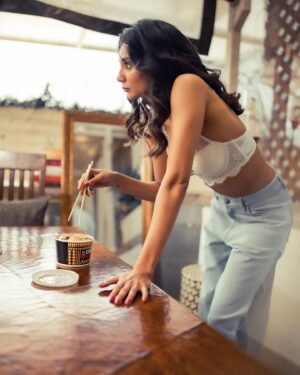 Ira Dubey Instagram - Always eat your noodles 🥢

📸 @areesz 
👗 @akshatabhandarii @parallel.styling 
💄 @dishsolanki