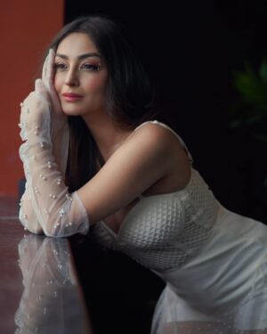 Ira Sone Instagram - Lost in a fairytale world 🌎
.
.
@sone_space 
@pixelpassionfotography 
@makemeover.sonalishinde 
@thelittleeasyindia 

#explore #explorepage #exploremore #explorar #trend #trendingsongs #portrait