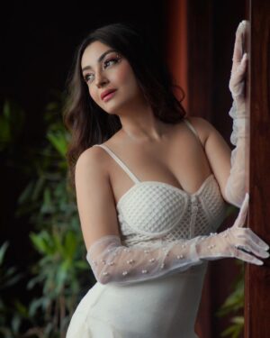 Ira Sone Instagram - Lost in a fairytale world 🌎
.
.
@sone_space 
@pixelpassionfotography 
@makemeover.sonalishinde 
@thelittleeasyindia 

#explore #explorepage #exploremore #explorar #trend #trendingsongs #portrait