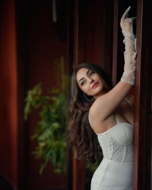 Ira Sone Instagram - Lost in a fairytale world 🌎
.
.
@sone_space 
@pixelpassionfotography 
@makemeover.sonalishinde 
@thelittleeasyindia 

#explore #explorepage #exploremore #explorar #trend #trendingsongs #portrait