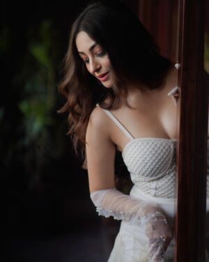 Ira Sone Instagram - Lost in a fairytale world 🌎
.
.
@sone_space 
@pixelpassionfotography 
@makemeover.sonalishinde 
@thelittleeasyindia 

#explore #explorepage #exploremore #explorar #trend #trendingsongs #portrait