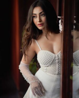 Ira Sone Instagram - Lost in a fairytale world 🌎
.
.
@sone_space 
@pixelpassionfotography 
@makemeover.sonalishinde 
@thelittleeasyindia 

#explore #explorepage #exploremore #explorar #trend #trendingsongs #portrait