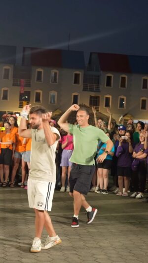 Irakli Makatsaria Instagram - Never miss a chance to dance 🕺 მადლობა ანაკლიის ახალგაზრდულ ბანაკს დახვედრისთვის 🫶🏼
