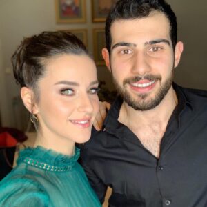 İrem Helvacıoğlu Instagram - Her anımda yanımda olanlara selam olsun ❤️👊🏼✌🏼
Makyaj: @alevkaya
Saç: @batuhangelisli 
Styling: @serhatsengul6 @boreal.brandlifting