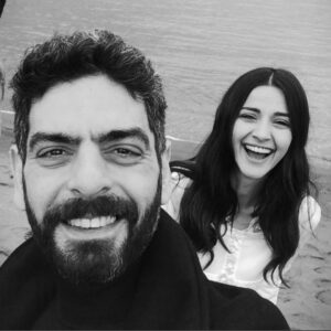 İrem Helvacıoğlu Instagram - Tüm desteğin için , bana öğrettiklerin için , oynadığımız keyifli her sahne için ve dostluğun için çok teşekkür ederim canım arkadaşım iyi ki @mehmetalinuroglu_ 💕💕💕