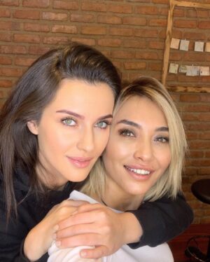 İrem Helvacıoğlu Instagram - Bana biraz renk ver, 🌈 kaşlarıma şekil ver 😂@esmerayyildirim