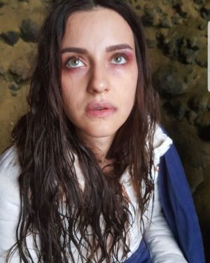İrem Helvacıoğlu Instagram - Bunu görünce aklıma bir zamanlar tek malzemem olan morluk paleti geldi @helloyesimben @arasbyasamak 😂😂😂