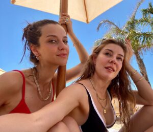 İrem Helvacıoğlu Instagram - 🌴🌴 🌊 @kokenliege