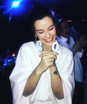 İrem Helvacıoğlu Instagram - Hoşgeldin 30 😂 
Beklentilerim kendimle ilgili değil ,Dünya  ile ilgili (bu kısım çok uzun )... Kimsenin kimseyi üzmediği , değer verdiği,anlayışın arttığı,birlik bütünlük içinde tüm canlılarla dünyanın paylaşılabilir  olduğunu anlayabilmeyi diliyorum...🙏🏻❤️🍀💪🏻✌🏻🤗 herkese çok teşekkür ederim