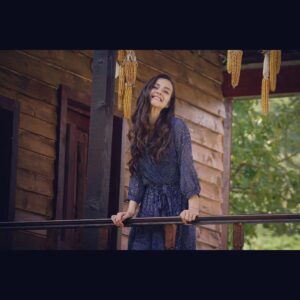 İrem Helvacıoğlu Instagram - Abartılı gülümsemeyi sevenler derneği 😬😂 geçmişte bi zaman