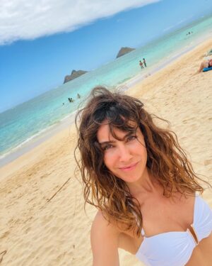 Irene Arcos Instagram - … Dile a la mañana que se acerca mi sueño 🎶 🌺