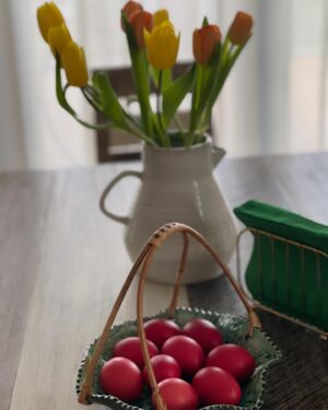Irina Fodor Instagram - Hristos a Înviat!🙏🏻 Să aveți sărbători frumoase, Paște fericit și vă pupă Fodorii de la mic, la mare!❤️