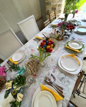 Irina Fodor Instagram - Hristos a Înviat!🙏🏻 Să aveți sărbători frumoase, Paște fericit și vă pupă Fodorii de la mic, la mare!❤️