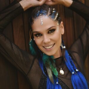 Irina Fodor Instagram - …Rămăseseră nepostate, era păcat!😏

Transformări radicale by @jovskystudio - look rebel de festival 
Hair: @adrianperjovschi
Make-up: @andramanea
Styling: @eni.szanto 
Foto: @thestoryalist Dacian Foldi 
Proiect: @talentivity_
#transformariradicale #jovskystudio #festivallook