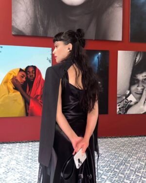 Irina Rimes Instagram - Evenimentul XMAGE, din Dubai ⭐️ a fost impresionant, iar Pozele astea făcute cu  noul telefon HUAWEI PURA 70 sunt la fel ✨️

Îl găsiți pe @huaweimobilero

iar în fiecare poza veți găsi un detaliu comun ▶️

#FashionForward #supersymbol #huaweipura70ultra #huawei