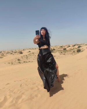 Irina Rimes Instagram - Evenimentul XMAGE, din Dubai ⭐️ a fost impresionant, iar Pozele astea făcute cu  noul telefon HUAWEI PURA 70 sunt la fel ✨️

Îl găsiți pe @huaweimobilero

iar în fiecare poza veți găsi un detaliu comun ▶️

#FashionForward #supersymbol #huaweipura70ultra #huawei